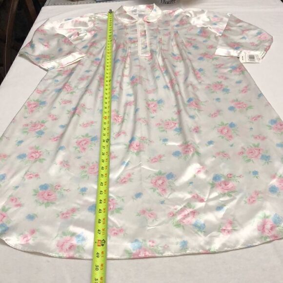 Miss Elaine floral nightgown size M NWT - Picture 11 of 13